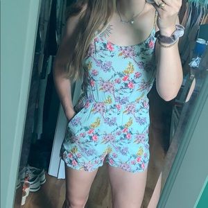 cute floral romper!!